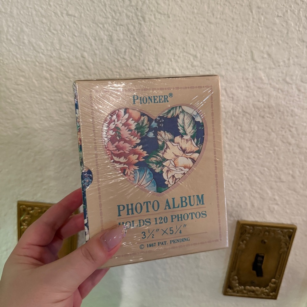 NWT Vintage Floral Mini Photo Album